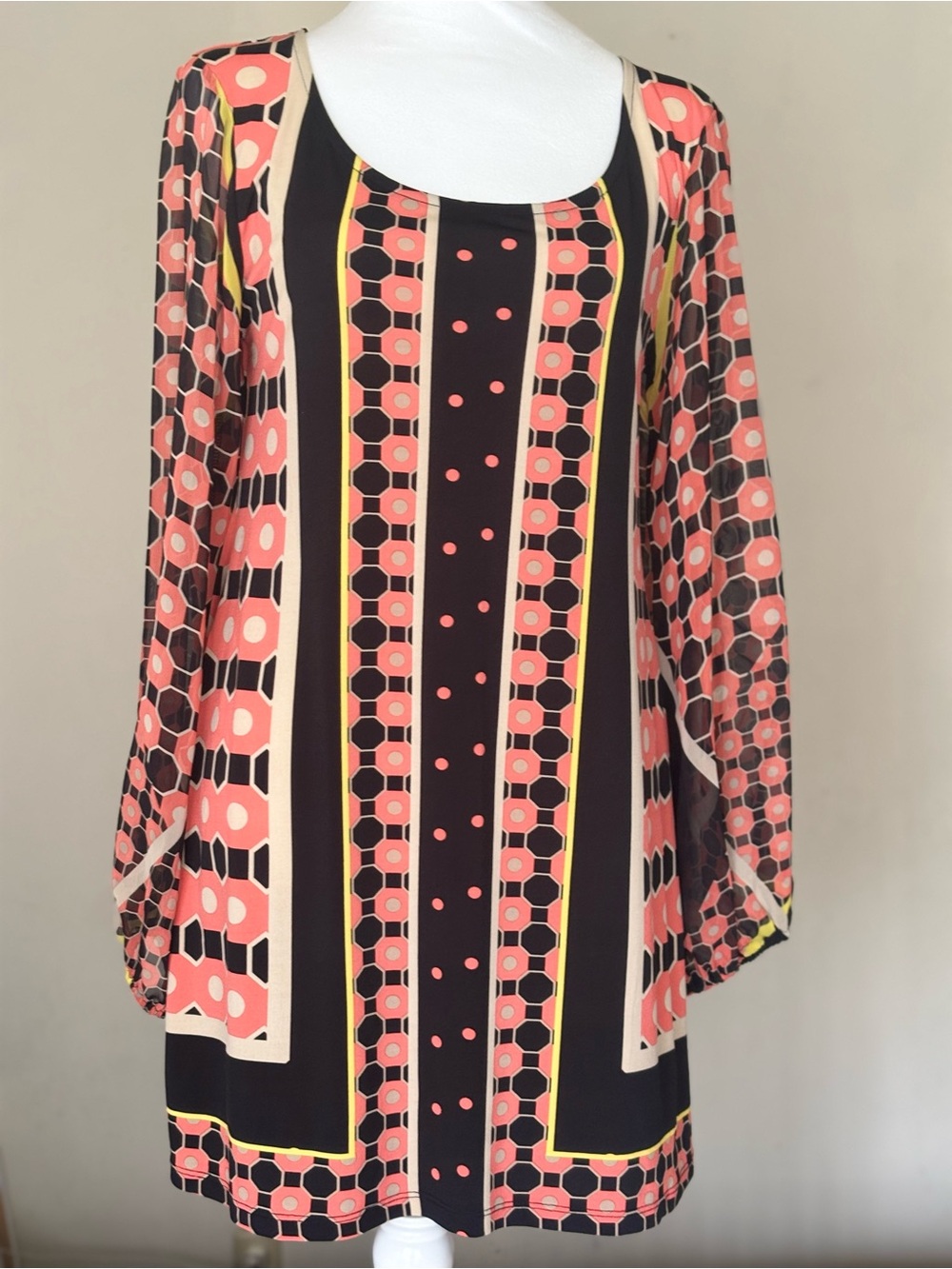 Women’s Geometric Print Long Sleeve Coral and Black Shift Dress